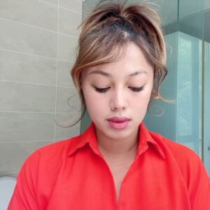 Azar Azmi Instagram - Bila kau nak cepat, macam-macam hal.
MGE habis pulak,
Bila dah lambat, mula la kau kelam kabut.
Perempuan memang macam ni ke?
Nasib baik i bukan perempuan… ehhh…
😂🤣😂🤣 #habistuapa 😂
@snowybyazarazmi
@snowybakeree
#kautungguakudatang
#donthatespreadlove