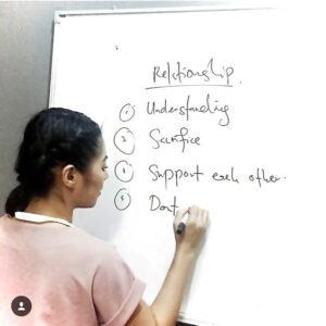 Azar Azmi Instagram - Pelajaran ni cikgu pernah ajar 7-8 tahun lepas… siapa yang ingat lagi murid-murid?
Key to happiness
Bertolak ansur
Jangan selfish
Discuss to meet half way
Give and take
Sesetengah benda kena serius…
But the rest take it easy…
Mana mau kalau hidup sentiasa nak berkeras?
Tembok concrete kalau diketuk banyak kali pun boleh berlubang hampa tau dak?
Now, you tell me… tang mana yang xboleh bawak bincang? Tang mana yang takdak solutions? Takdak mana kes siapa menang siapa kalah, bila kita dapat selesaikan sesuatu dengan keadaan tenang dan baik, itu kemenangan yang terbesar…
Paham?
Sedangkan lidah pun tergigit…
Ini kan… kan kan kan… 😂🙏🏻🤣
#kautungguakudatang
#donthatespreadlove
@snowybakeree
@snowybyazarazmi
@pristineimprint