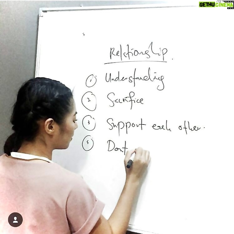 Azar Azmi - 2.4K Likes - Pelajaran ni cikgu pernah ajar 7-8 tahun lepas… siapa yang ingat lagi murid-murid?

Key to happiness
Bertolak ansur
Jangan selfish
Discuss to meet half way
Give and take
Sesetengah benda kena serius…
But the rest take it easy…
Mana mau kalau hidup sentiasa nak berkeras?
Tembok concrete kalau diketuk banyak kali pun boleh berlubang hampa tau dak?

Now, you tell me… tang mana yang xboleh bawak bincang? Tang mana yang takdak solutions? Takdak mana kes siapa menang siapa kalah, bila kita dapat selesaikan sesuatu dengan keadaan tenang dan baik, itu kemenangan yang terbesar…
Paham?
Sedangkan lidah pun tergigit…
Ini kan… kan kan kan… 😂🙏🏻🤣

#kautungguakudatang
#donthatespreadlove

@snowybakeree 
@snowybyazarazmi 
@pristineimprint