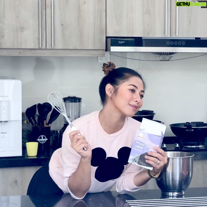 Azar Azmi - 3.9K Likes - Masak apa harini deknon???
Kami nak baking-baking…
#moistchoxcake
Cannot tunggu sampai tomorrow 🤣
Laa kami nak buat 🧁🍰🎂
.
.
.

agent and stockist
Whatsapp 0174442464
.
.
@snowybyazarazmi 
@snowybakeree 
@azarazmicosmeticshq 

#kautungguakudatang 
#donthatespreadlove
#snowysanitizer
#moistureglowessence
#snowybakeree
#moistchoxcake 
#snowybyazarazmi

0133662616
