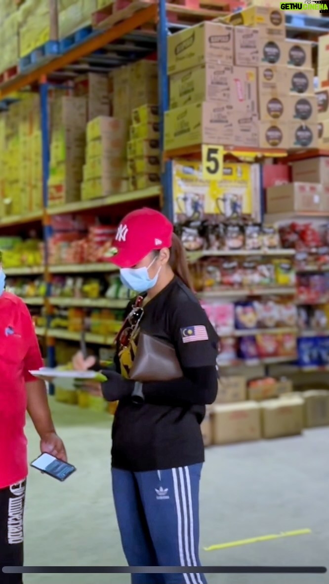 Azar Azmi - 2.3K Likes - .
Prep for 9.0, 10.0 dan 11.0
MISI KHAS BANTUAN LOCKDOWN 
ISTANA SALATIN NEGERI SEMBILAN

YAM TENGKU TAN SRI AZLAN IBNI ALMARHUM SULTAN ABU BAKAR

NEGERI SEMBILAN
MELAKA
PAHANG
1250 bismillah

Terima kasih
Istana Salatin Negeri Sembilan
@tengkual 
@mohdhazreenmohdsapri 
@snowybyazarazmi 

#kautungguakudatang
#donthatespreadlove 

@snowybyazarazmi 
@snowybakeree 
@pristineimprint 
@_snowyfamily_