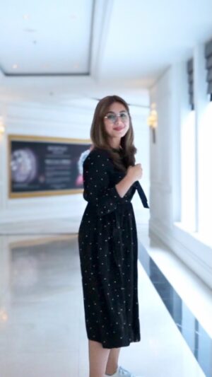 Azar Azmi Instagram - .
Kau yang maha mengetahui,
Kau yang maha pengasih,
Kau yang maha pengampun,
Hanya kau yang tahu isi hati,
Kau yang membenarkan segala kejadian,
Hanya padamu aku berserah,
Kau ampuni segala khilafku,
Aku manusia biasa tidak terlepas didalam dosa,
Kaulah sebaik-baik perancang.
Allahumma ameen…
@snowybyazarazmi
@_snowyfamily_
@pristineimprint
#kautungguakudatang
#donthatespreadlove