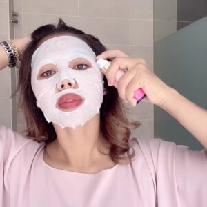 Azar Azmi Instagram - Perempuan kalau nak keluar gitu la gamaknya… tenyeh sana tenyeh sini 🤣
Kang skin kusam mata lebam dah serupa “seram” 👻😅👻
Dia kata dia siap 5 minit je…
Jangan dikacau dia bersiap…
Kang kening senget sebelah satgi…
Jadi 50 minit pulak…
Bismillah 😂🤣😂
.
.
.
#kautungguakudatang
#donthatespreadlove
.
@snowybyazarazmi
@snowybakeree
@pristineimprint
