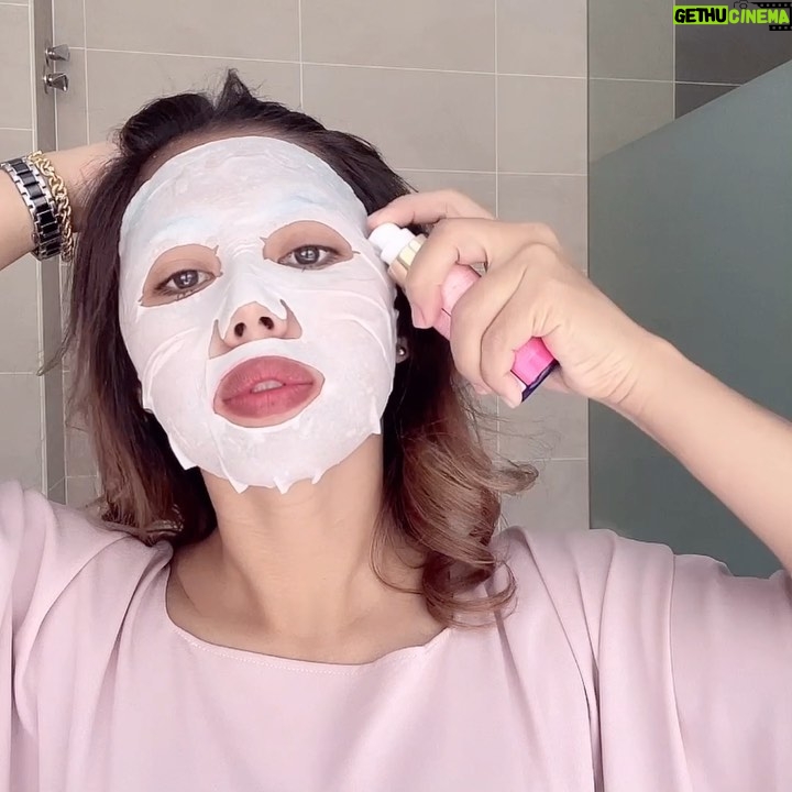 Azar Azmi - 2.4K Likes - Perempuan kalau nak keluar gitu la gamaknya… tenyeh sana tenyeh sini 🤣
Kang skin kusam mata lebam dah serupa “seram” 👻😅👻
Dia kata dia siap 5 minit je…
Jangan dikacau dia bersiap…
Kang kening senget sebelah satgi…
Jadi 50 minit pulak…
Bismillah 😂🤣😂
.
.
.
#kautungguakudatang
#donthatespreadlove
.
@snowybyazarazmi 
@snowybakeree 
@pristineimprint