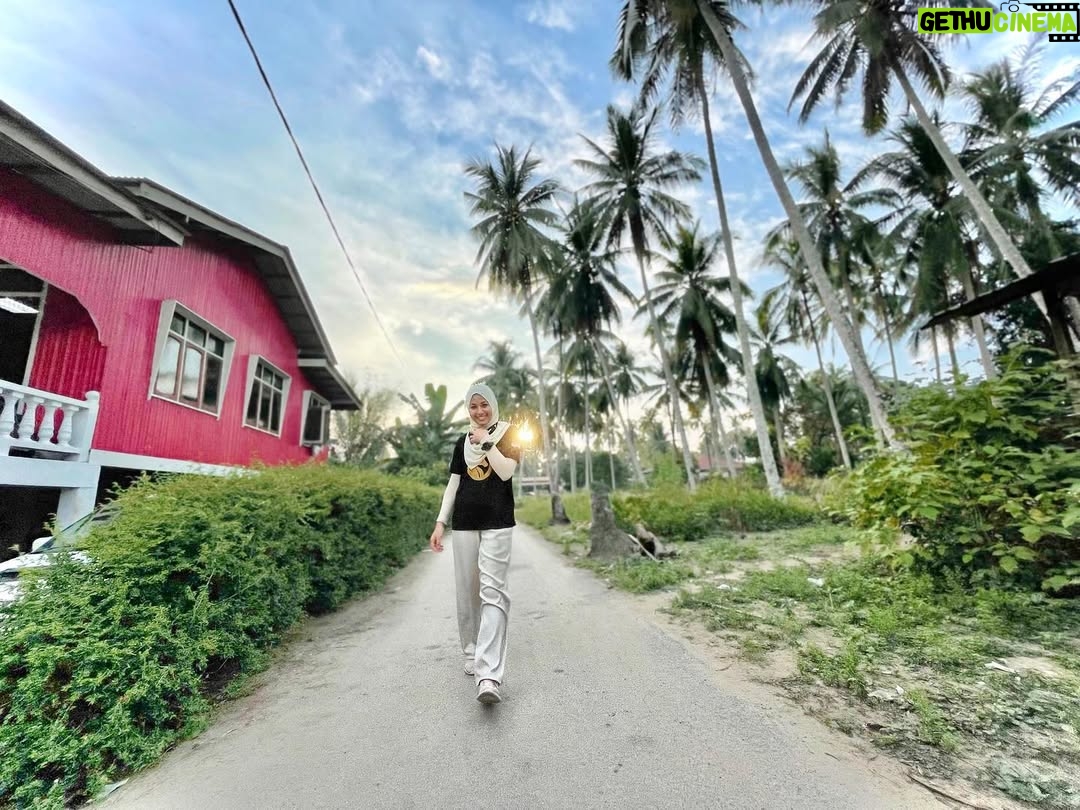 Azar Azmi - 6.8K Likes - No words. Just scenery 
Morning ☀️ 
.
.
.
.
.
.
.
.
.
.
.
.
.
.

@snowybyazarazmi 
@snowybakeree 
@pristineimprint 
@_snowyfamily_ 

#donthatespreadlove
#kautungguakudatang