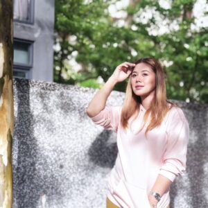 Azar Azmi Instagram - Good morning world,
Semoga ceria selalu
Dan dikurniakan rezeki yang murah dan luas kepada semua
yang bertungkus lumus berjuang dan baca simple note ini. Ameen…
Apapun skin perlu dijaga, MGE,
Take care with snowy sanitizer,
Craving sweet moist chox cake.
Salam Sabtu
@snowybyazarazmi
@snowybakeree
@azarazmicosmeticshq
#donthatespreadlove
#kautungguakudatang
#snowybyazarazmi
#snowybakeree
#azarazmicosmetics