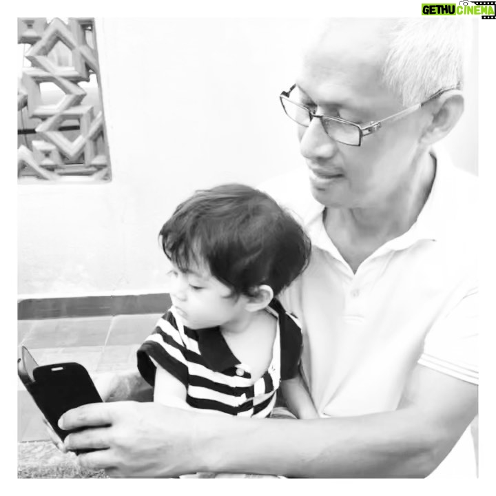 Azar Azmi - 2.3K Likes - I love you ayah,
I miss you ibu…
Kak lang penat…
.
.
.
Selamat malam semua…