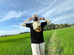 Azar Azmi Instagram - Take 🖐🏻
Alhamdulillah for today
Kau peliharalah kami,
Permudahkan urusan kami,
Kau kuatkan semangat kami,
Kau lindungilah kami,
Kau bawalah wabak dan penyakit ini jauh dari kami dan muka bumi mu,
Agar dapat kami menikmati keindahan ciptaan mu Ya Allah…
.
.
Misi Bantuan Khas LOCKDOWN
Saluran sumbangan
Maybank
155015128712
Azar Azmi
.
.
.
:
.
@snowybyazarazmi
@snowybakeree
@pristineimprint
@_snowyfamily_
#donthatespreadlove
#kautungguakudatang