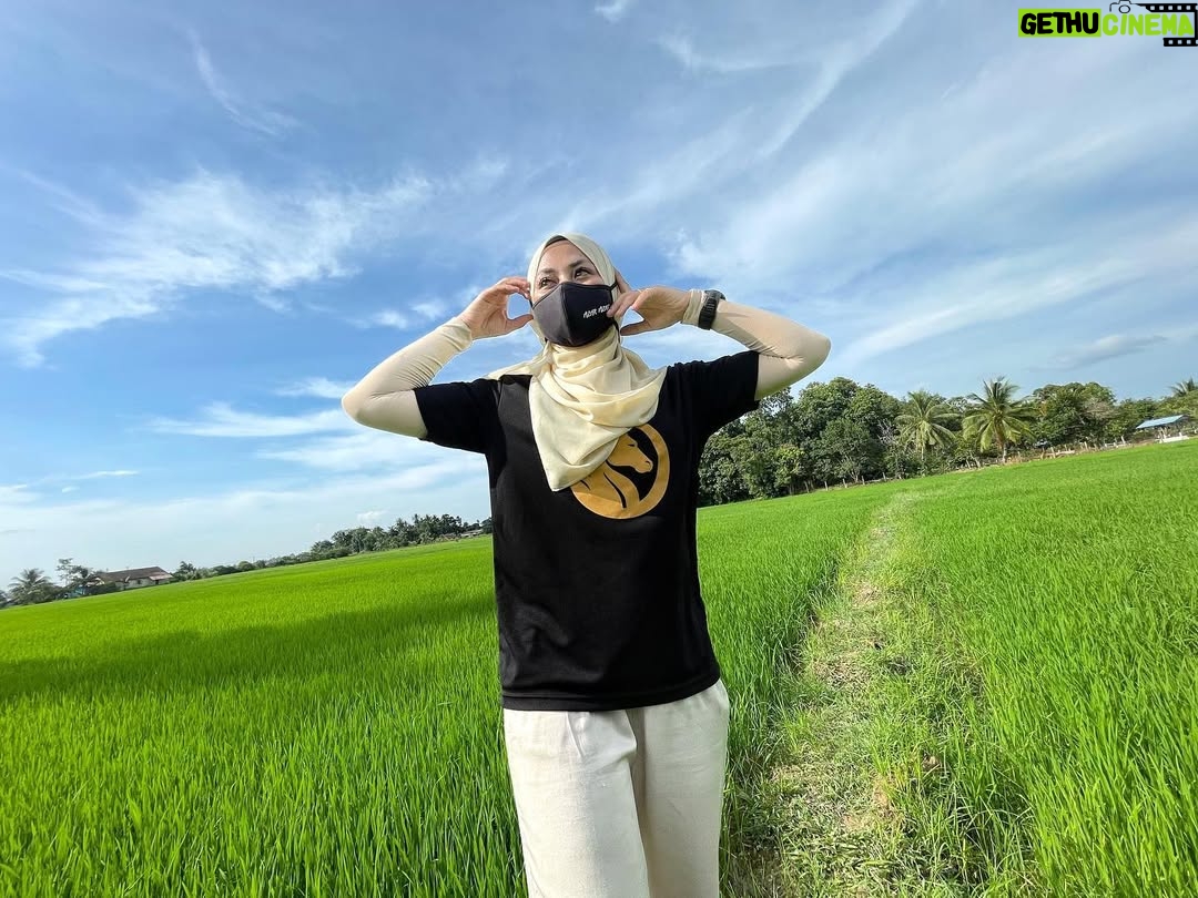 Azar Azmi - 7.1K Likes - Take 🖐🏻
Alhamdulillah for today
Kau peliharalah kami,
Permudahkan urusan kami,
Kau kuatkan semangat kami,
Kau lindungilah kami,
Kau bawalah wabak dan penyakit ini jauh dari kami dan muka bumi mu,
Agar dapat kami menikmati keindahan ciptaan mu Ya Allah…
.
.
Misi Bantuan Khas LOCKDOWN 
Saluran sumbangan

Maybank
155015128712
Azar Azmi
.
.
.
:
.
@snowybyazarazmi 
@snowybakeree 
@pristineimprint 
@_snowyfamily_ 

#donthatespreadlove
#kautungguakudatang