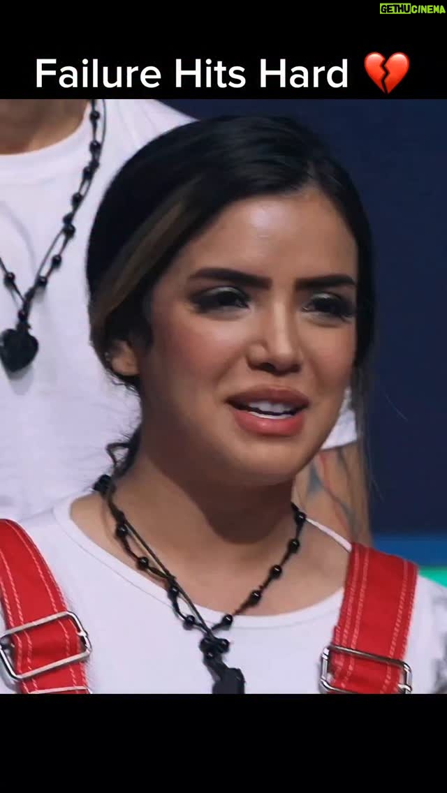 Azma Fallah - 218.2K Likes - gham chupa kar has di mein 🙂
 log samjhee dard ka ehsas hi nahi??