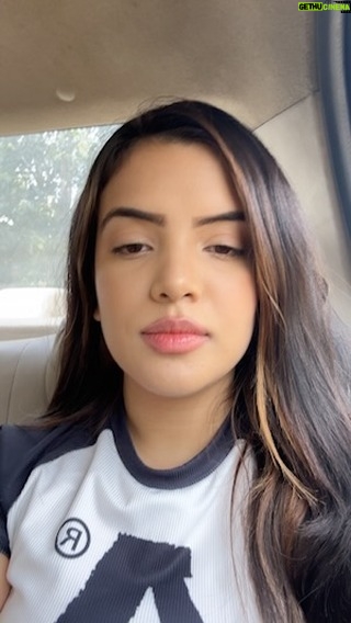 Azma Fallah - 94.5K Likes - Bagal Saf kiya karo please!!!!!