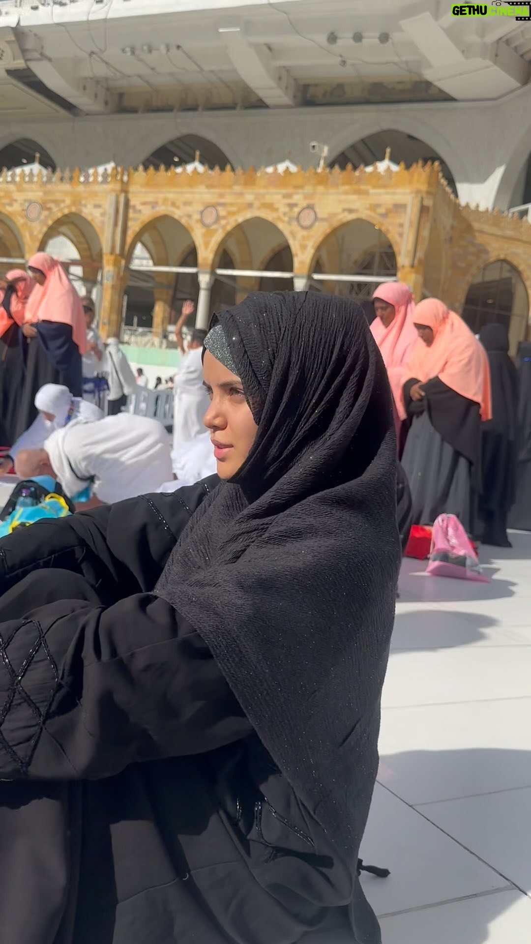 Azma Fallah - 194K Likes - Alhamdulillah Completed my Umrah 😭😭😭😭😭😭😭 
I can’t Type What i am feeling right now…. best day of my life when i saw Kaba Shareef for the first time 16/12/2023😭😭😭😭