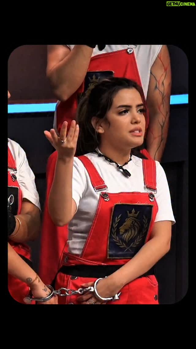 Azma Fallah - 216.4K Likes - give my mini skirt to him please ....😂
.
@jiohotstar 📽 @azi_editsz #thesociety #thesocietyonjiohotstar