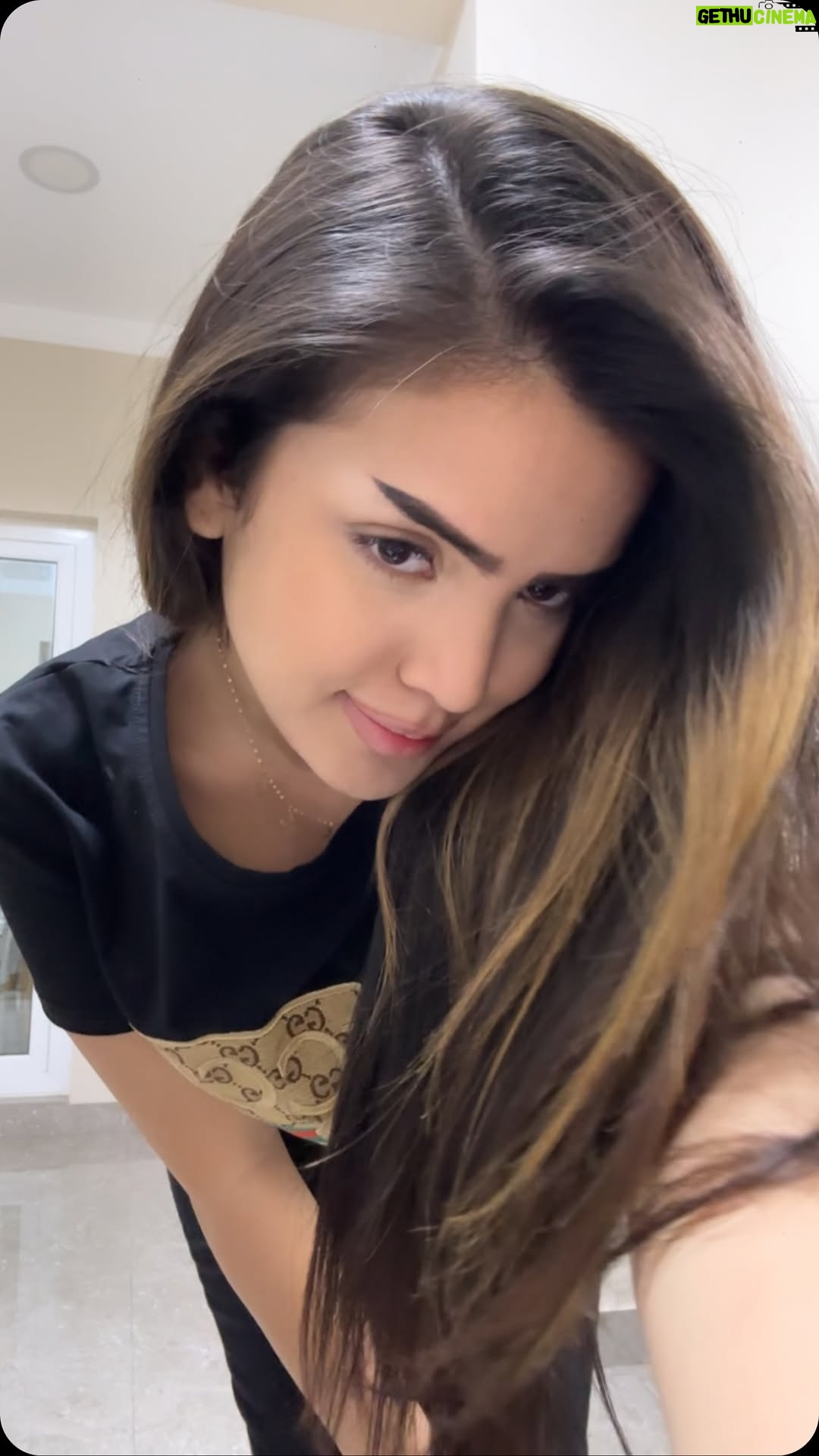 Azma Fallah - 42.1K Likes - Chalo batao kiski Demand hai?? 🙈🤣