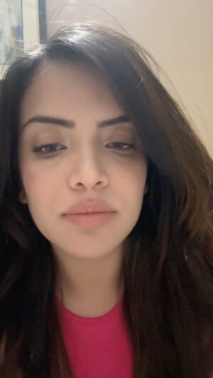 Azma Fallah Instagram - Dikhao na 🤑