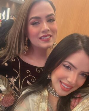 Azma Fallah Instagram - SHIVAM IS MARRIED 🎊💃🏻🥳🍾
Wishing them a life time of happiness and togetherness @shivamsharmatic and @samairathakur369 Bhabi ♥️