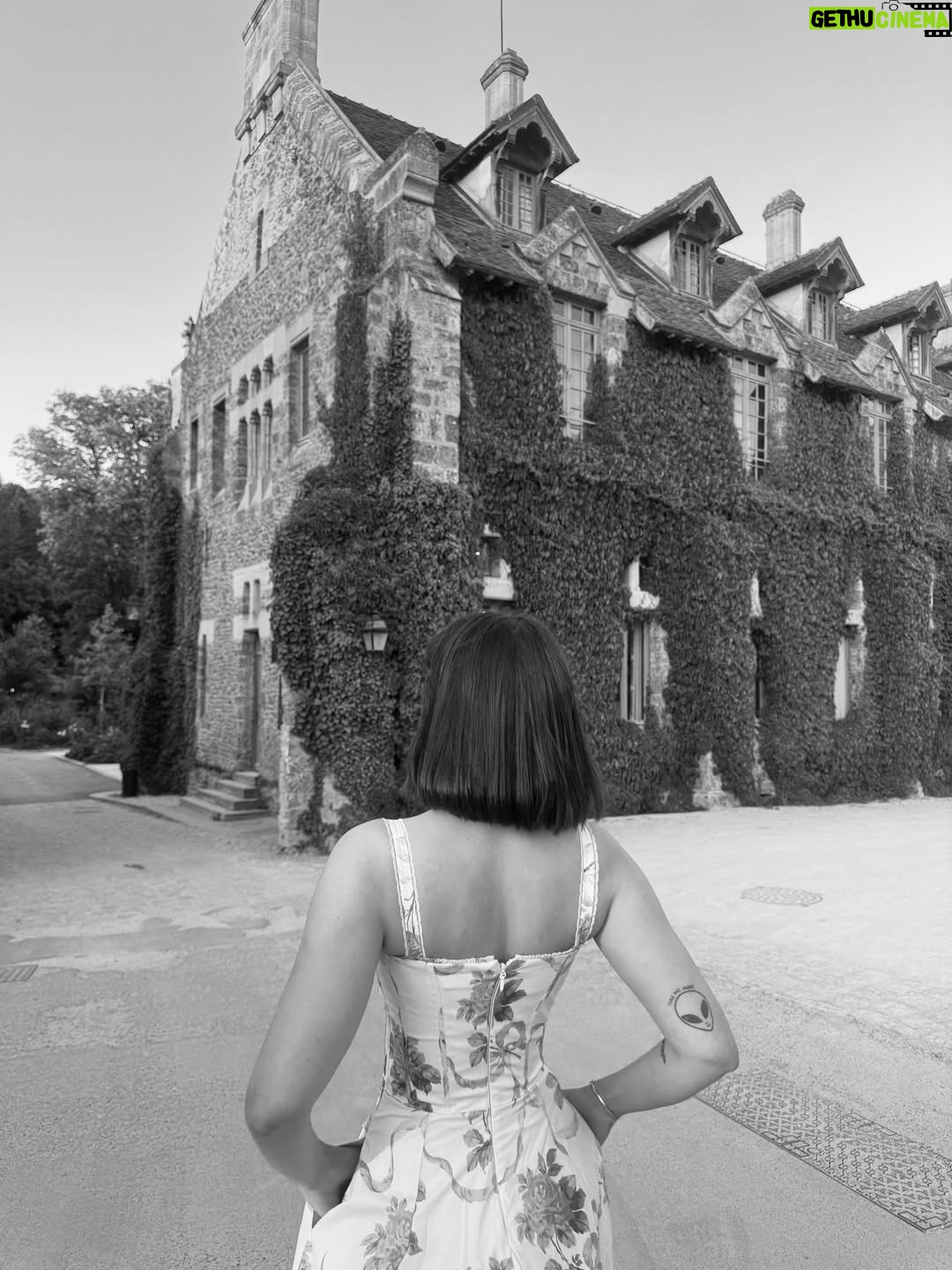 Azza Slimene - 127.1K Likes - _ 🌷 🏰 👸🏻
