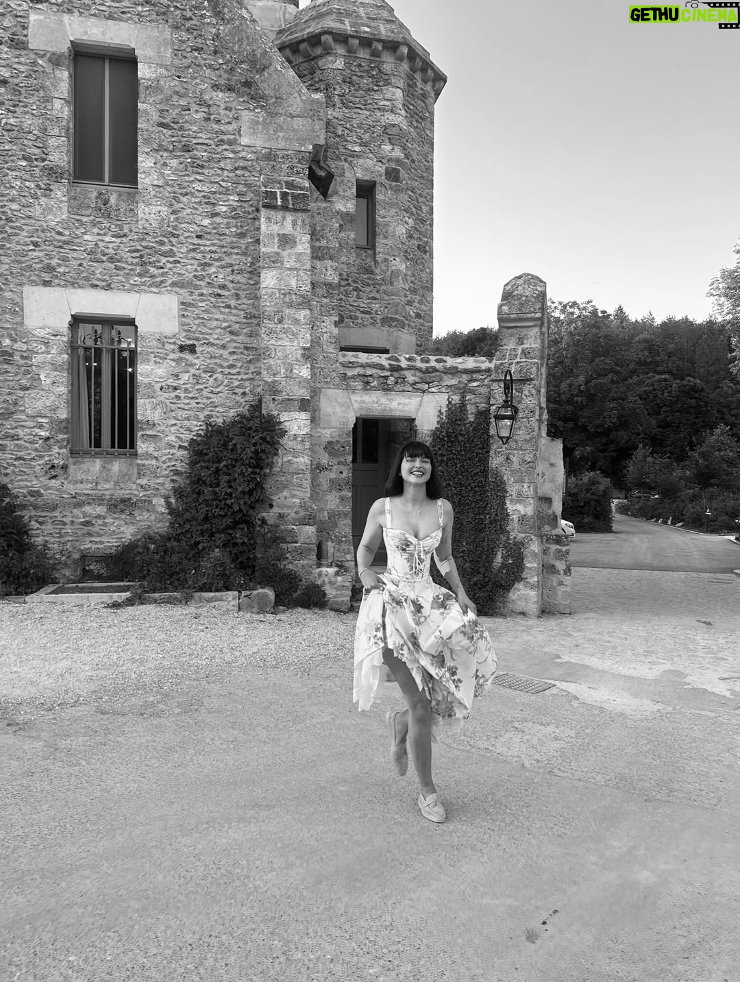 Azza Slimene - 127.1K Likes - _ 🌷 🏰 👸🏻
