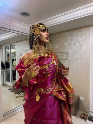 Azza Slimene Instagram - _ @saintlevant šµšø š¹š³ š©šæāØ #wazira
Wearing our traditional Tunisian HOULI by my dear @elghanjacouture