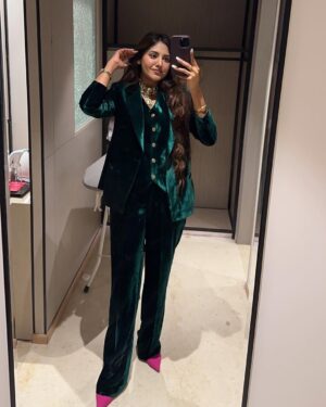 Baani Sandhu Instagram - ā¤ļøā¤ļø
.
.
Outfit @labelravneethayer