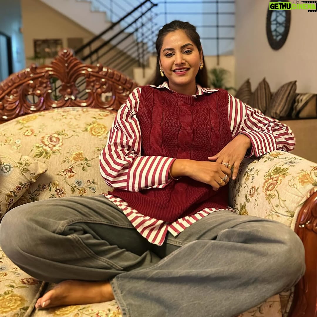 Baani Sandhu - 113K Likes - Ki samjhe ? 🙃🙃 
.
.