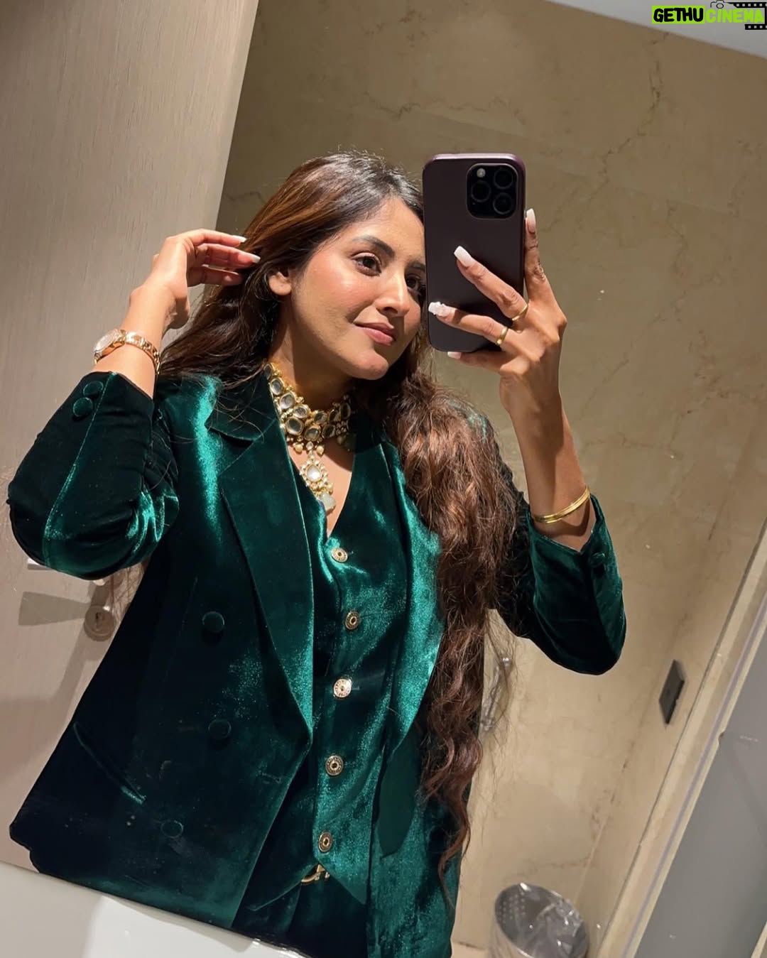 Baani Sandhu - 213.7K Likes - ❤️❤️
.
.
Outfit @labelravneethayer
