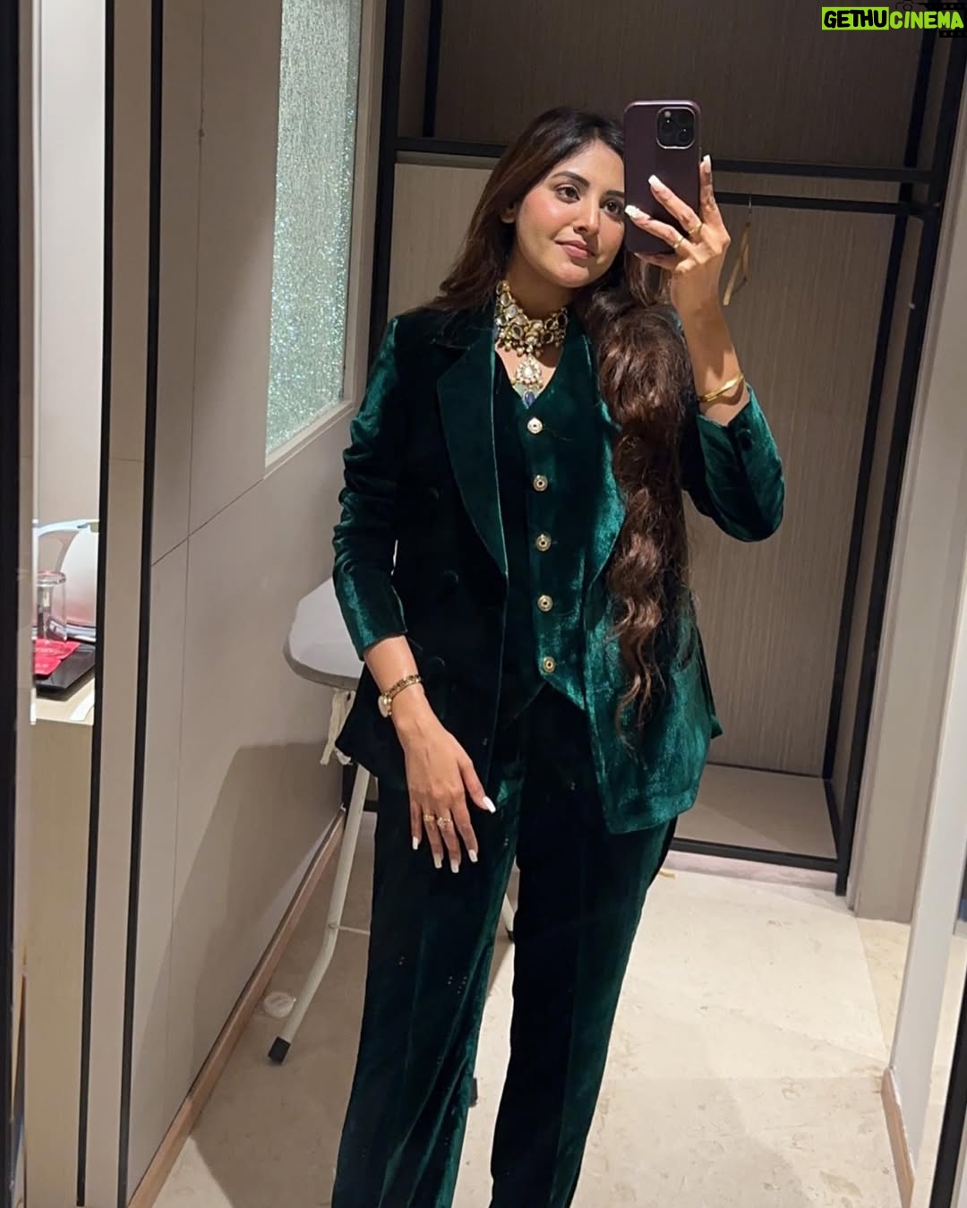 Baani Sandhu - 213.7K Likes - ❤️❤️
.
.
Outfit @labelravneethayer