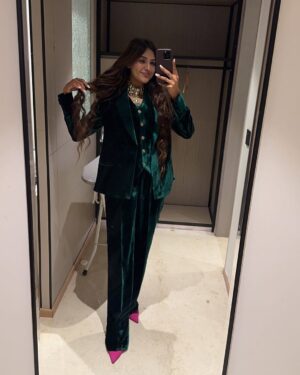 Baani Sandhu Instagram - ā¤ļøā¤ļø
.
.
Outfit @labelravneethayer