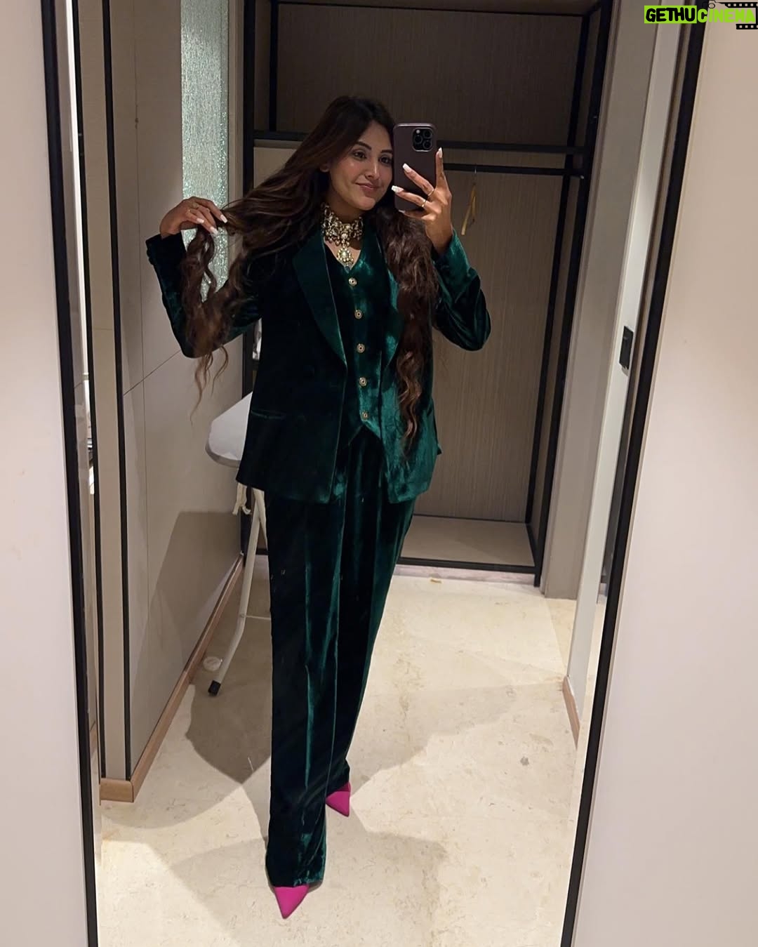 Baani Sandhu - 213.7K Likes - ❤️❤️
.
.
Outfit @labelravneethayer