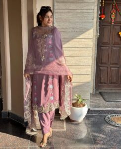 Actress Baani Sandhu HD Photos and Wallpapers January 2024