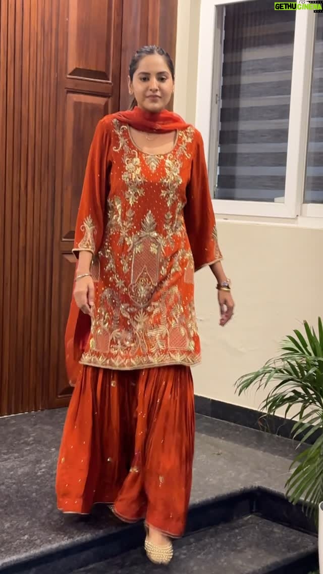 Baani Sandhu - 140.2K Likes - Suit Paun laa tian mai shehri yakkian 🤙🏽 

Dakuan Da Munda 13 June 😇
Outfit @mehnoor.in 

Romantic Song Bout jaldi ✌️✌️