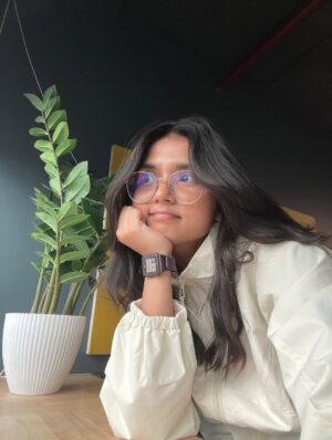 Baishali Sinha Instagram - When some days feel like a warm hug 🫂 jacket from @newme.asia ✨ Use code bogi for discounts 🛍️ Off white jacket product code 6989176 #elitebynewme #newmegals