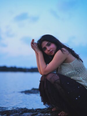 Baishali Sinha Instagram - @sausinbis ne kaha zyada saturation nahi ho Gaya ? Maine kaha thoda nahi full sunshine energy vibe dena hai 🤣 photo credit to the talented @sausinbis ⭐️
