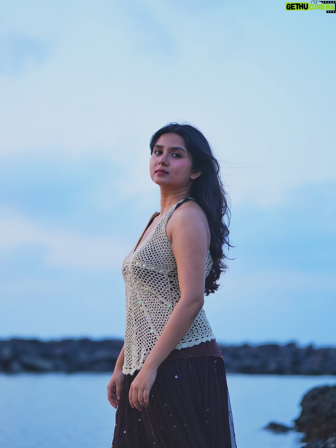 Baishali Sinha - 44.5K Likes - @sausinbis ne kaha zyada saturation nahi ho Gaya ? Maine kaha thoda nahi full sunshine energy vibe dena hai 🤣 photo credit to the talented @sausinbis ⭐️