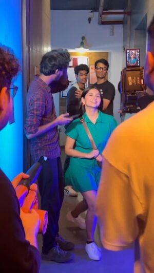 Baishali Sinha Instagram - Kahi na kahi bogi mil hi jayegi tumhe 🫢