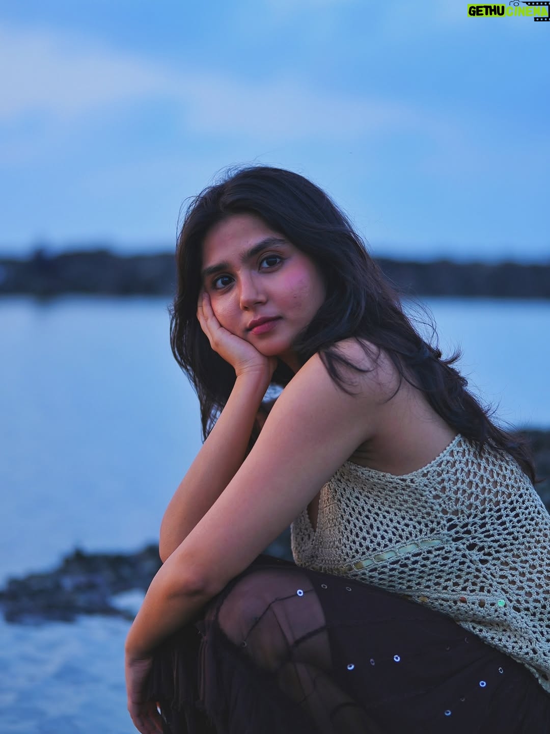 Baishali Sinha - 44.5K Likes - @sausinbis ne kaha zyada saturation nahi ho Gaya ? Maine kaha thoda nahi full sunshine energy vibe dena hai 🤣 photo credit to the talented @sausinbis ⭐️