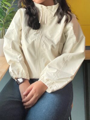 Baishali Sinha Instagram - When some days feel like a warm hug 🫂 jacket from @newme.asia ✨ Use code bogi for discounts 🛍️ Off white jacket product code 6989176 #elitebynewme #newmegals