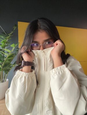 Baishali Sinha Instagram - When some days feel like a warm hug 🫂 jacket from @newme.asia ✨ Use code bogi for discounts 🛍️ Off white jacket product code 6989176 #elitebynewme #newmegals