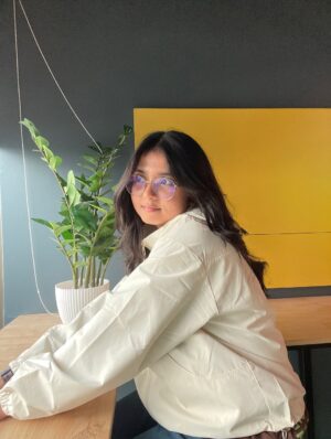 Baishali Sinha Instagram - When some days feel like a warm hug 🫂 jacket from @newme.asia ✨ Use code bogi for discounts 🛍️ Off white jacket product code 6989176 #elitebynewme #newmegals