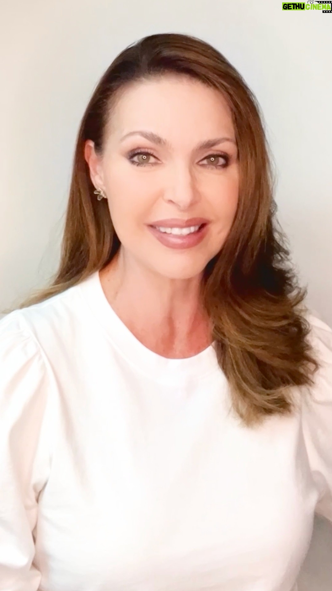 Bárbara Palacios - 3.2K Likes - Si, pues, habéis resucitado con Cristo, buscad las cosas de arriba, donde está Cristo sentado a la diestra de Dios. - Colosenses 3:1 (RVR1960)