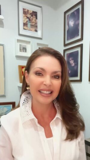 Bárbara Palacios Instagram - La dependencia emocional surge cuando ponemos nuestro valor, identidad o estabilidad emocional en otra persona. 

La Palabra de DIOS nos llama a amar desde la libertad, no desde la necesidad ni la esclavitud emocional.

“Jesús le dijo: Amarás al Señor tu Dios con todo tu corazón, y con toda tu alma, y con toda tu mente. Este es el primero y grande mandamiento. Y el segundo es semejante: Amarás a tu prójimo como a ti mismo.”
‭‭San Mateo‬ ‭22‬:‭37‬-‭39‬ ‭(RVR1960‬‬)🔥

“Así ha dicho Jehová: Maldito el varón que confía en el hombre, y pone carne por su brazo, y su corazón se aparta de Jehová.”
‭‭JEREMÍAS‬ ‭17‬:‭5‬ ‭(RVR1960‬‬)🔥

“En Dios solamente está acallada mi alma; De él viene mi salvación. Él solamente es mi roca y mi salvación; Es mi refugio, no resbalaré mucho.”
‭‭SALMOS‬ ‭62‬:‭1‬-‭2‬ ‭(RVR1960‬‬)🔥

DIOS te Bendiga Inmensamente ❤️

#DependenciaEmocional #AmaADios #GraciasDios #inspiración #Inspiration #SerMejorQueAyer #DIOS #BarbaraPalacios #MissUniverse  #Evangelista #Autora #Conferencista #Teologa #LifeCoach #InspiradoraUniversal  #MaestraDeLaInspiracion 💖
