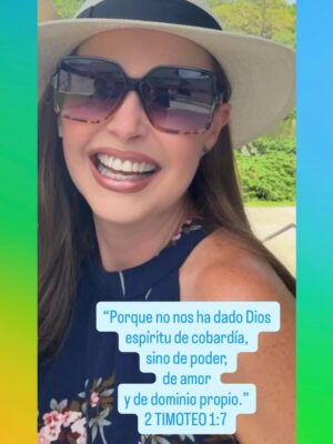 Bárbara Palacios Instagram - La inteligencia emocional, es poder reconocer las diferentes emociones y lograr AutoControl para que estas no lo controlen a uno. 😉

Quienes no desarrollan el “Control Emocional” tienen más posibilidades de fracasar más seguido en la obtención de sus metas, sentirán entonces más frustraciones y esto los llevará a continuar en un tóxico ambiente personal y muchas veces sin fin. 

DIOS nos dice en Su Palabra:
“Porque no nos ha dado Dios espíritu de cobardía, sino de poder, de amor y de dominio propio.”
‭‭2 TIMOTEO‬ ‭1‬:‭7‬ ‭ (RVR1960‬‬)🔥

“Mejor es el que tarda en airarse que el fuerte; Y el que se enseñorea de su espíritu, que el que toma una ciudad.”
‭‭PROVERBIOS‬ ‭16‬:‭32‬ ‭(RVR1960‬‬)🔥

Recuerda, tú tienes a través de DIOS el poder de desarrollar tu inteligencia emocional no te pierdas esta bendición 💫

DIOS te Bendiga Inmensamente ❤️

#InteligenciaEmocional #AutoControl #DominioPropio #Fe #GraciasDios #inspiración #Inspiration #SerMejorQueAyer #DIOS #BarbaraPalacios #MissUniverse  #Evangelista #Autora #Conferencista #Teologa #LifeCoach #InspiradoraUniversal  #MaestraDeLaInspiracion 💖
