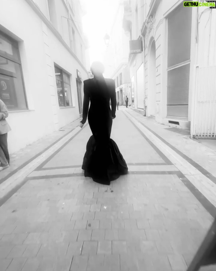 Barbara Paz - 2.7K Likes - Cannes 2025. 
 
O cinema não tem fronteiras nem limites. É um fluxo constante de sonho. Orson Welles

obrigada  @vivirivaben @silenzo_urro 
look by @forcastudio  vcs arrasam muito
make @diocoelhomua adorável 

nossa comissão de frente estava linda ! Brasil brilhando na Croisette.
@margarethmenezes  @minc  @festivaldecannes