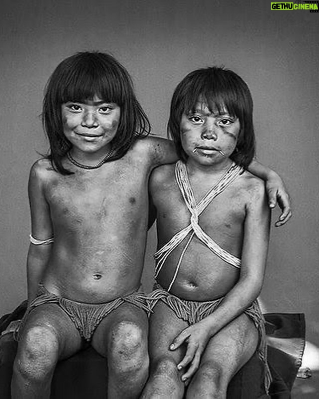Barbara Paz - 4.4K Likes - Obrigada MAESTRO
 SEBASTIÃO SALGADO !!!

A fotografia é a memória de todos nós. 
É através dela que o mundo nos vê 

Com o preto e branco e todas as gamas de cinza, porém, posso me concentrar na densidade das pessoas, suas atitudes, seus olhares, sem que estes sejam parasitados pela cor

Não podemos ser apenas espectadores da destruição. Precisamos ser agentes de mudança - 

Sebastião Salgado.