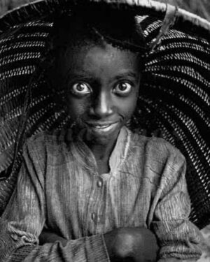 Barbara Paz Instagram - Obrigada MAESTRO
SEBASTIÃO SALGADO !!!
A fotografia é a memória de todos nós.
É através dela que o mundo nos vê
Com o preto e branco e todas as gamas de cinza, porém, posso me concentrar na densidade das pessoas, suas atitudes, seus olhares, sem que estes sejam parasitados pela cor
Não podemos ser apenas espectadores da destruição. Precisamos ser agentes de mudança -
Sebastião Salgado.