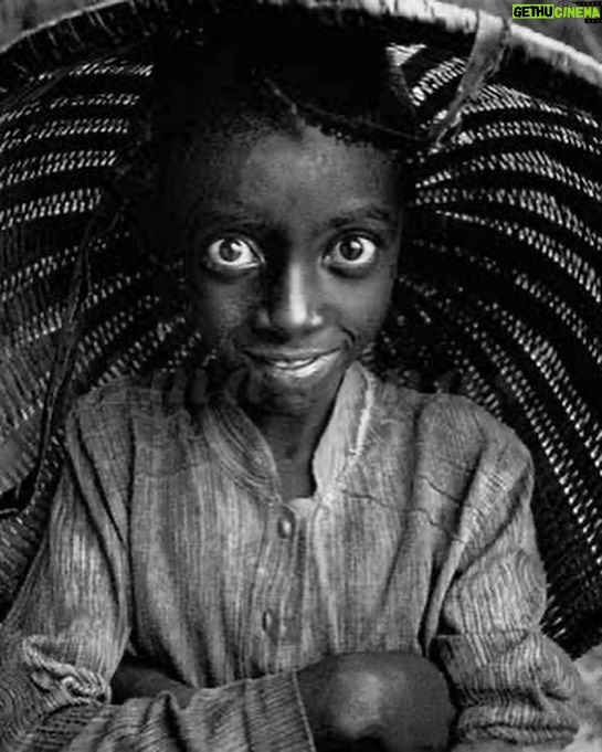 Barbara Paz - 4.4K Likes - Obrigada MAESTRO
 SEBASTIÃO SALGADO !!!

A fotografia é a memória de todos nós. 
É através dela que o mundo nos vê 

Com o preto e branco e todas as gamas de cinza, porém, posso me concentrar na densidade das pessoas, suas atitudes, seus olhares, sem que estes sejam parasitados pela cor

Não podemos ser apenas espectadores da destruição. Precisamos ser agentes de mudança - 

Sebastião Salgado.