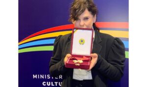 Barbara Paz Instagram - Muito honrada de ter sido uma das agraciadas a medalha da ORDEM DO MÉRITO CULTURAL. Orgulho de ser uma artista brasileira !!! . Obrigada presidente @lulaoficial obrigada Ministra @margarethmenezes obrigada Secretário @marciotsantos Um dia histórico para nossa cultura .
Essa é a maior honraria pública do setor cultural brasileiro, que condecora pessoas que contribuem com a nossa cultura e transformam o país.
Reinaugurando o belissimo Palácio Gustavo Capanema, um ícone da arquitetura modernista do país que estava abandonado há anos.
Muitos artistas, instituições, entidades ..sendo homenageadas - assim como Eunice Paiva e Marcelo Rubens Paiva e todos de “Ainda estou aqui “ uma linda Homenagem a esse grande filme que nos trouxe um Oscar e que eternizou essa família para jamais a ditadura ser esquecida !
VIVA A CULTURA BRASILEIRA !!!! VIVA o @minc minc @govbr