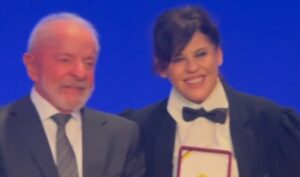 Barbara Paz Instagram - Muito honrada de ter sido uma das agraciadas a medalha da ORDEM DO MÉRITO CULTURAL. Orgulho de ser uma artista brasileira !!! . Obrigada presidente @lulaoficial obrigada Ministra @margarethmenezes obrigada Secretário @marciotsantos Um dia histórico para nossa cultura .
Essa é a maior honraria pública do setor cultural brasileiro, que condecora pessoas que contribuem com a nossa cultura e transformam o país.
Reinaugurando o belissimo Palácio Gustavo Capanema, um ícone da arquitetura modernista do país que estava abandonado há anos.
Muitos artistas, instituições, entidades ..sendo homenageadas - assim como Eunice Paiva e Marcelo Rubens Paiva e todos de “Ainda estou aqui “ uma linda Homenagem a esse grande filme que nos trouxe um Oscar e que eternizou essa família para jamais a ditadura ser esquecida !
VIVA A CULTURA BRASILEIRA !!!! VIVA o @minc minc @govbr