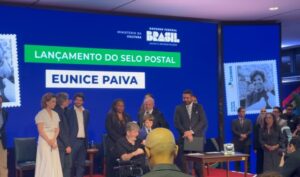 Barbara Paz Instagram - Muito honrada de ter sido uma das agraciadas a medalha da ORDEM DO MÉRITO CULTURAL.  Orgulho de ser uma artista brasileira !!! .  Obrigada presidente  @lulaoficial  obrigada Ministra @margarethmenezes  obrigada Secretário @marciotsantos  Um dia histórico para nossa cultura . 
Essa é a maior honraria pública do setor cultural brasileiro, que condecora pessoas que contribuem com a nossa cultura e transformam o país.

Reinaugurando o belissimo Palácio Gustavo Capanema, um ícone da arquitetura modernista do país que estava abandonado há anos.

Muitos artistas, instituições, entidades ..sendo homenageadas - assim como Eunice Paiva e Marcelo Rubens Paiva e todos de “Ainda estou aqui “ uma linda Homenagem  a esse grande filme que nos trouxe um Oscar e que eternizou essa família para jamais a ditadura ser esquecida ! 

VIVA A CULTURA BRASILEIRA !!!! VIVA o @minc minc @govbr