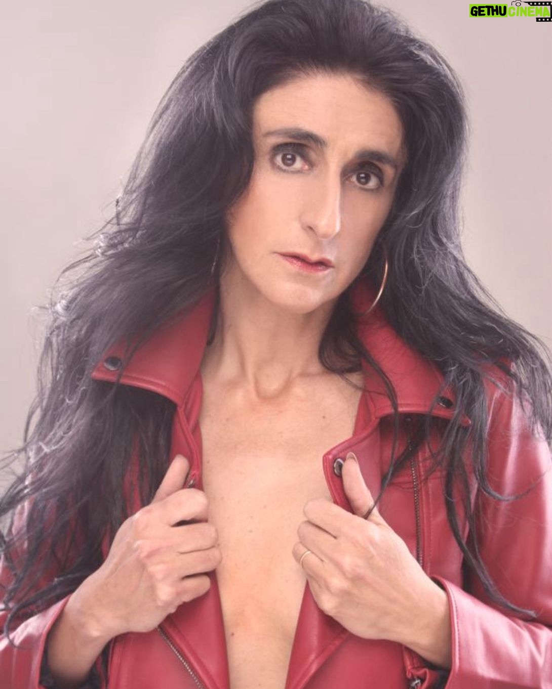 Bárbara Torres - 3 Likes - De rojo❤️